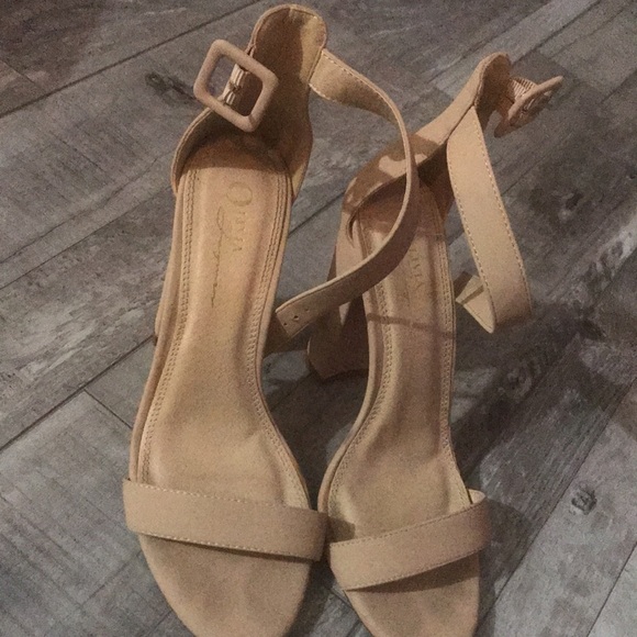 Cute dressy heels - Picture 4 of 4